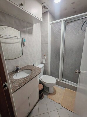 Shower, bidet, towels