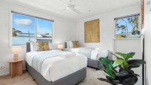 4 habitaciones, tabla de planchar con plancha, cuna de viaje y wifi
