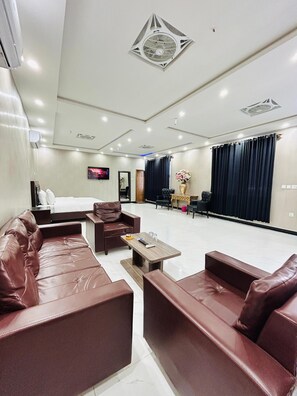 Desk, free WiFi - Anabia Guest House (Islamabad)