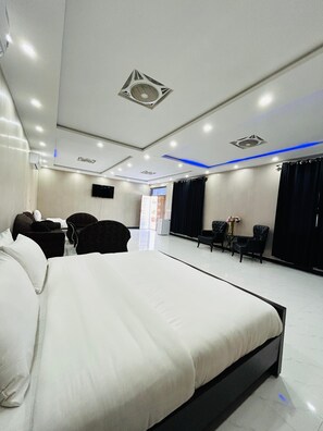 Desk, free WiFi - Anabia Guest House (Islamabad)