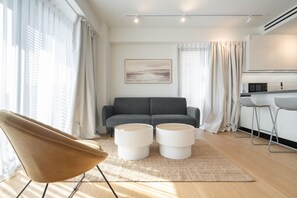 TV - LIV Athinum 1 - Luxury Apartment 3A (Athens)