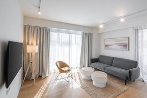 TV - LIV Athinum 1 - Luxury Apartment 3A (Athens)