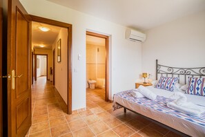 3 chambres, fer et planche à repasser, lit parapluie, Wi-Fi gratuit