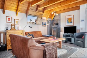 Fernseher, Kamin, DVD-Player, Stereoanlage