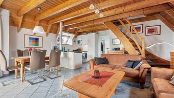 Fernseher, Kamin, DVD-Player, Stereoanlage