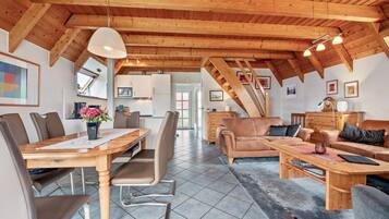 Fernseher, Kamin, DVD-Player, Stereoanlage