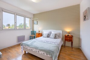 3 chambres, fer et planche Ă  repasser