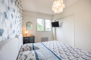 3 chambres, fer et planche Ă  repasser