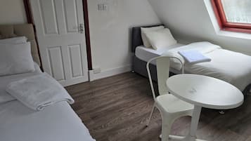 6 bedrooms, free WiFi, bed sheets