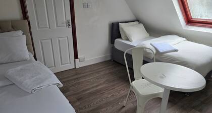 3 Bed House - Sleeps 11 - Pets - Wifi