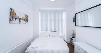 12 Guests - 5min City Centre - Pet Friendly