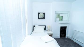 6 bedrooms, free WiFi, bed sheets