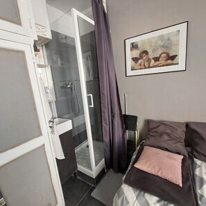 1 bedroom, iron/ironing board, WiFi, bed sheets - Room 12m2 Faubourg StGermain. (Paris)