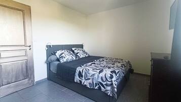 2 chambres, fer et planche Ă repasser, Wi-Fi gratuit, draps fournis