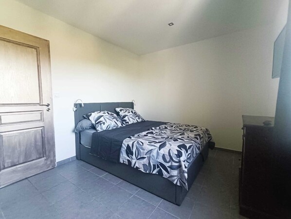 2 habitaciones, tabla de planchar con plancha y wifi gratis