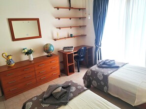 2 bedrooms, iron/ironing board, free WiFi, bed sheets