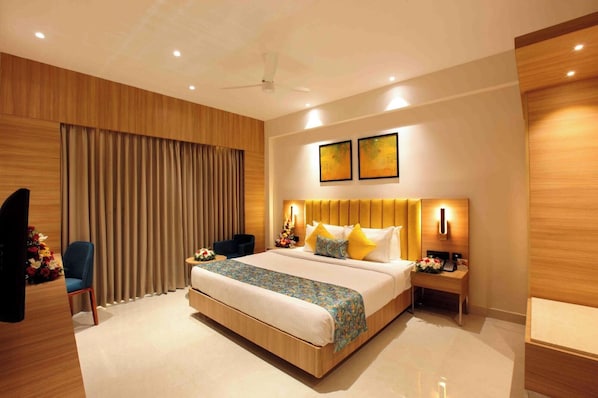 In-room safe, soundproofing, iron/ironing board, free WiFi