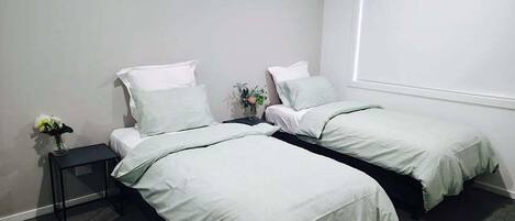 4 bedrooms, iron/ironing board, free WiFi, bed sheets