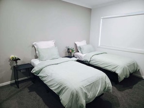 4 bedrooms, iron/ironing board, free WiFi, bed sheets