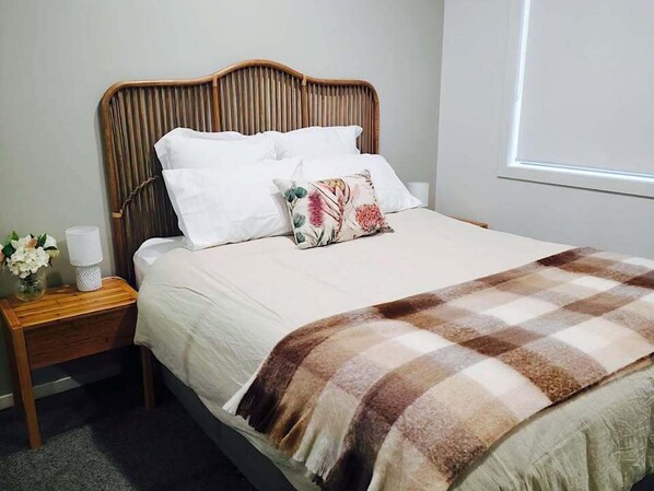 4 bedrooms, iron/ironing board, free WiFi, bed sheets