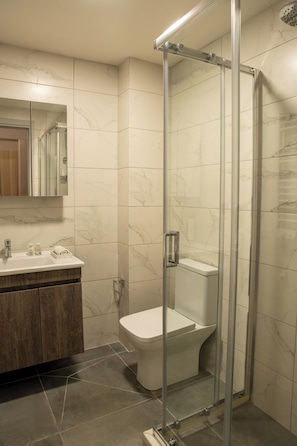 Superior Double Room | Bathroom