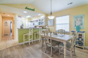 Dining - TB 8E Lovely True Blue golf condo 2 bedrooms with lots of living space (Pawleys Island)