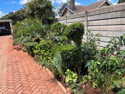 Fantastic 3-bedroom house in Harare with a fabulous garden and full amenities.