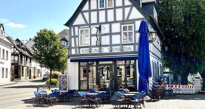 Tiny Apartment mit großzügiger Terrasse am Rhein