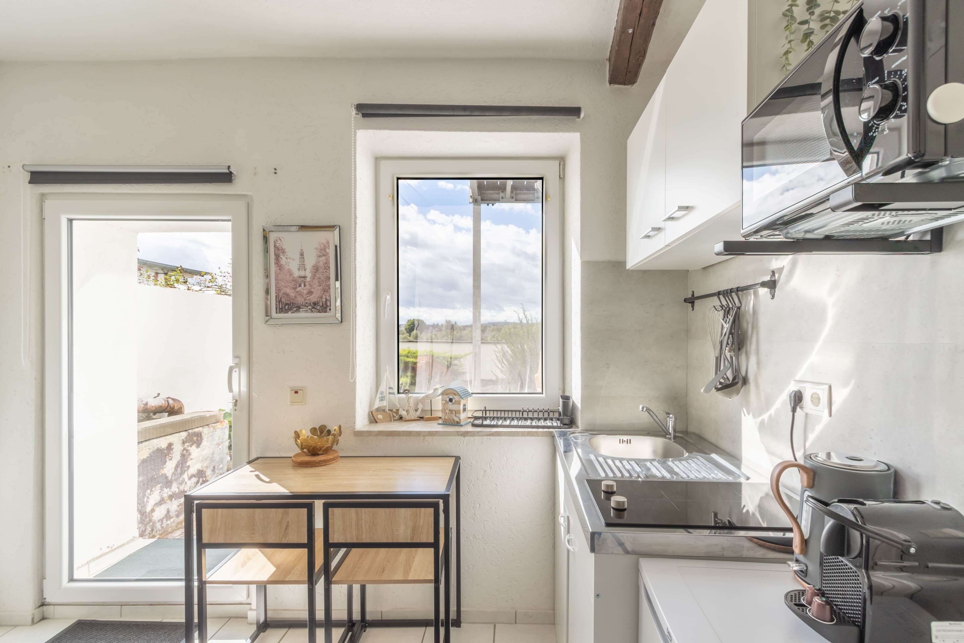 Kylskåp, mikrovågsugn, ugn och spishäll