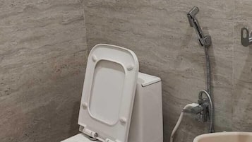 Deluxe Room | Bathroom | Towels