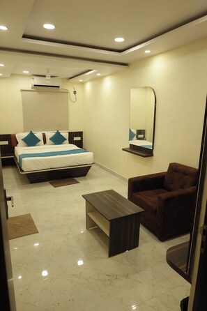 Executive Room | Desk, free WiFi, bed sheets