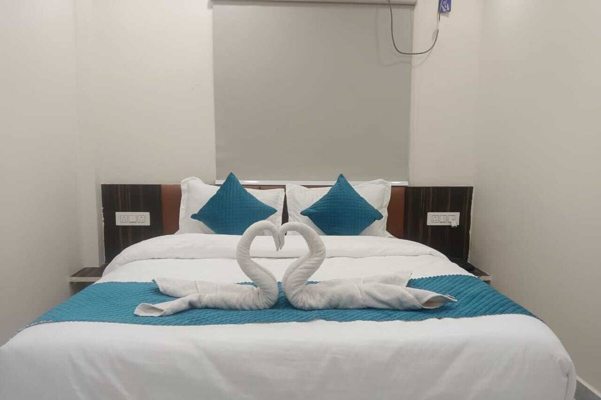 Super Deluxe Room | Desk, WiFi (free), bed sheets