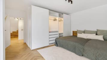 5 bedrooms, WiFi, bed sheets