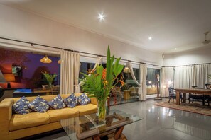 Interior - Beachfront Bali Paradise Villa with Private Pool & Tropical Garden (Dencarik)