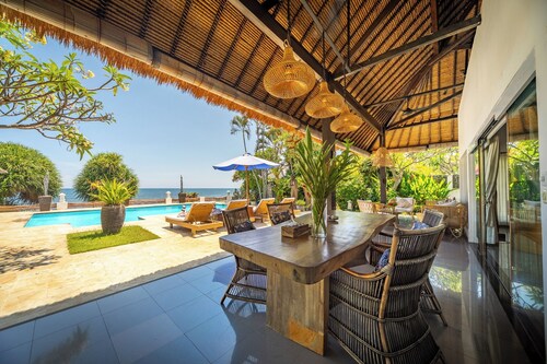 Beachfront Bali Paradise Villa with Private Pool & Tropical Garden