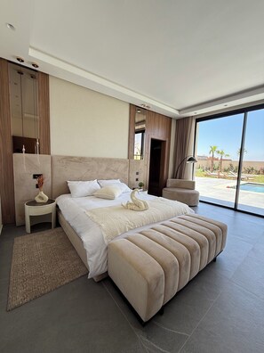 4 bedrooms, iron/ironing board, WiFi