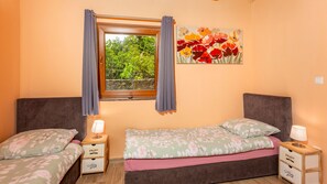 Iron/ironing board, free WiFi, bed sheets