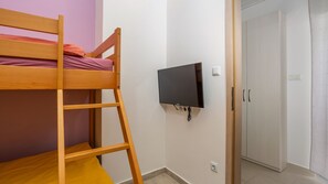 Iron/ironing board, free WiFi, bed sheets