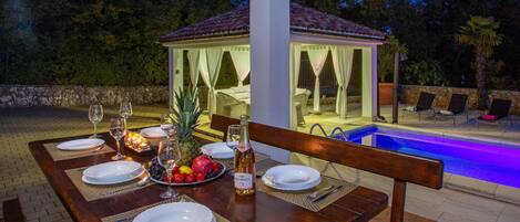 Outdoor dining