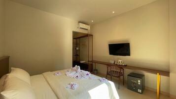 Deluxe Room, Pool View