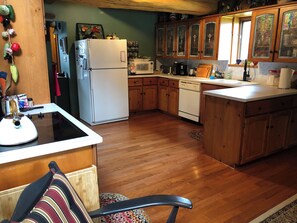 Microondas, horno, parrilla de estufa y lavavajillas 