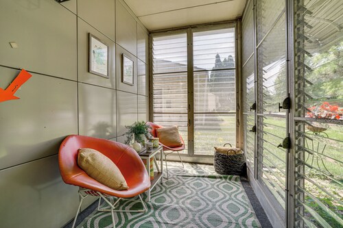 Lustron of the Lakes: Retro MCM Gem in Tangletown