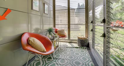 Lustron of the Lakes: Retro MCM Gem in Tangletown