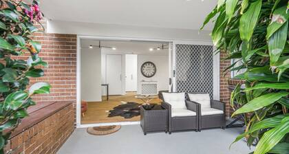 Sunnyside by the Bay - 2 Bedroom unit in security complex with Pool