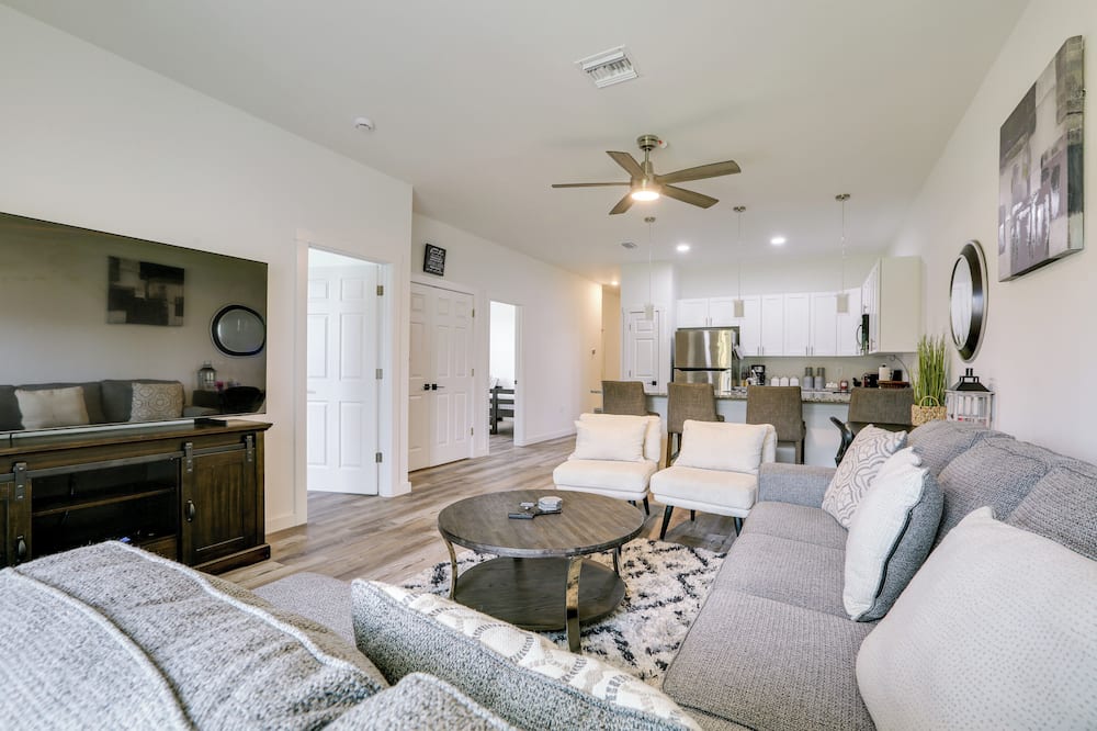 Lehigh Acres Family Getaway w/ Lanai + Golf Nearby - Gateway, FL