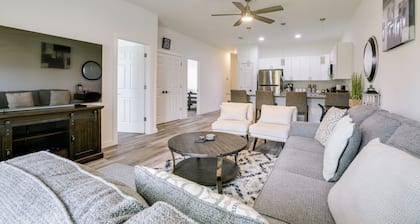 Lehigh Acres Family Getaway w/ Lanai + Golf Nearby