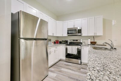 Lehigh Acres Family Getaway w/ Lanai + Golf Nearby