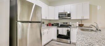 Lehigh Acres Family Getaway w/ Lanai + Golf Nearby