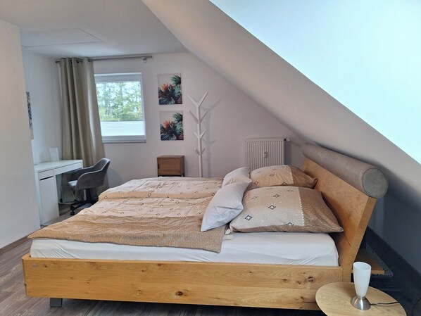 1 Schlafzimmer, BĂŒgeleisen/BĂŒgelbrett, WLAN, BettwĂ€sche