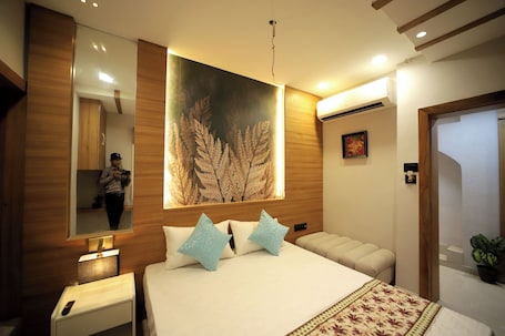 Deluxe Double Room | Soundproofing. Staykart Boutique Hotel